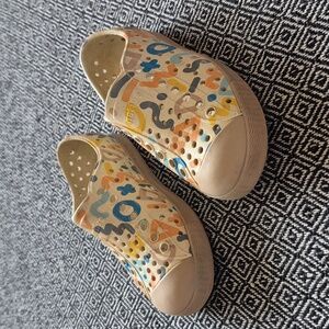 Native Shoes Squiggle Pattern Size C8